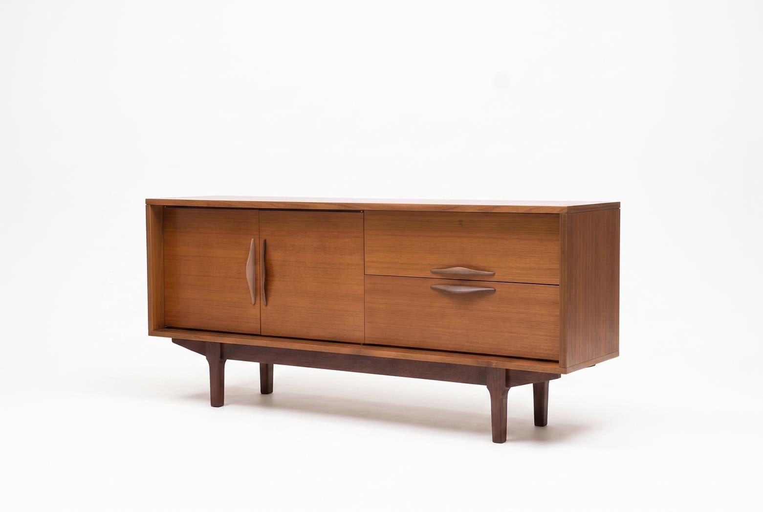 Enfilade scandinave vintage en teck avec portes coulissantes et tiroirs, design épuré, style mid-century, meuble de rangement élégant.