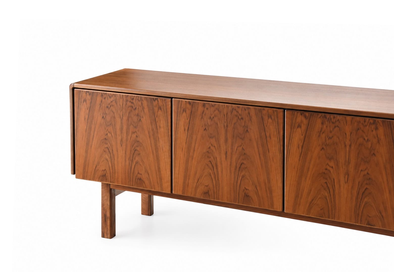 Enfilade en noyer n°7, meuble scandinave vintage restauré, design élégant et finition en bois de noyer, idéal pour un intérieur rétro ou contemporain.