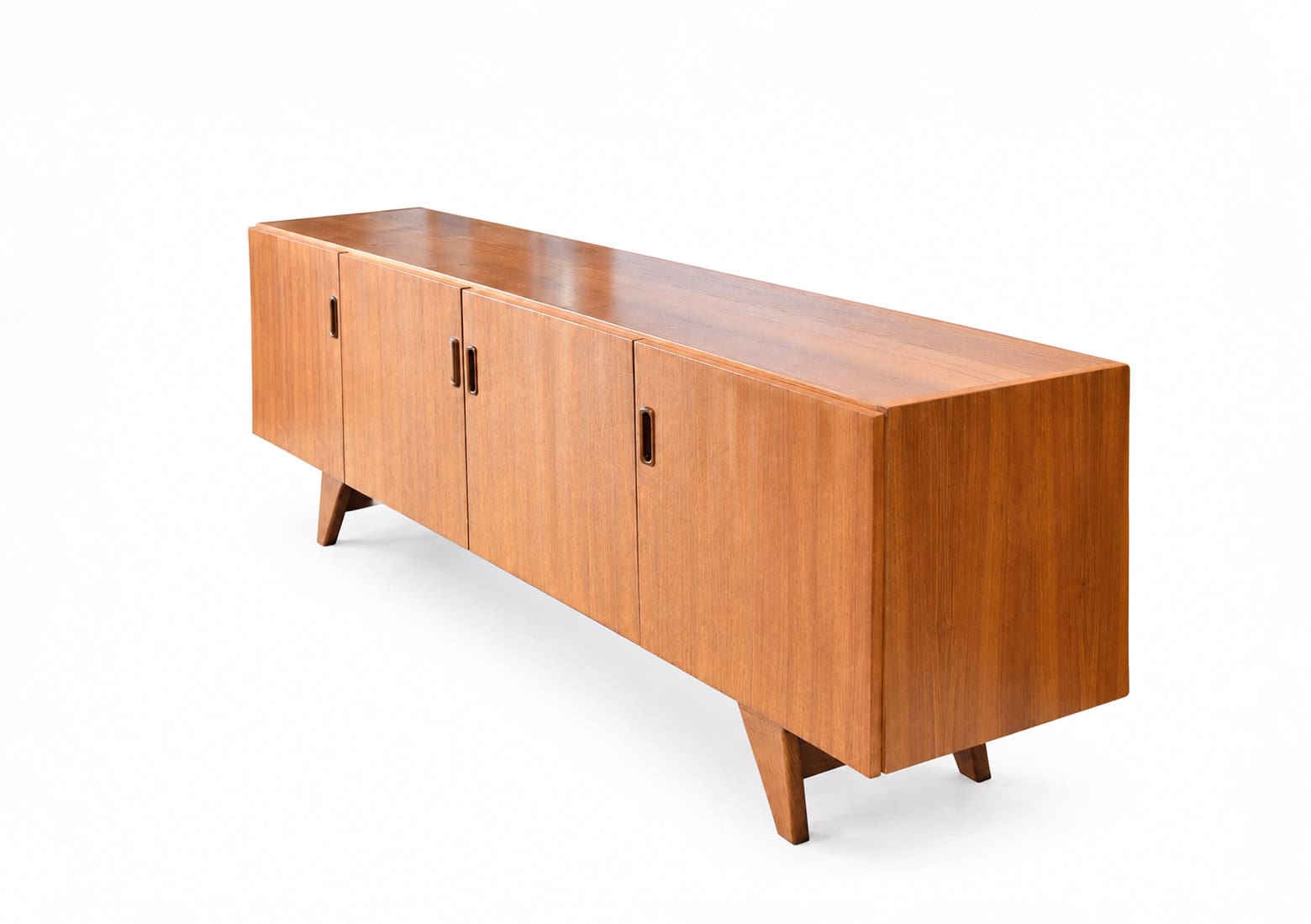 Enfilade scandinave vintage en teck avec portes coulissantes et pieds inclinés, style mid-century modern.