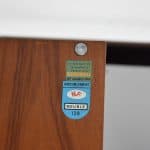 Enfilade scandinave vintage en teck restaurée, mettant en valeur le design épuré et la finition chaleureuse du bois. Parfaite pour un intérieur rétro ou contemporain, cette pièce allie style et foncti.