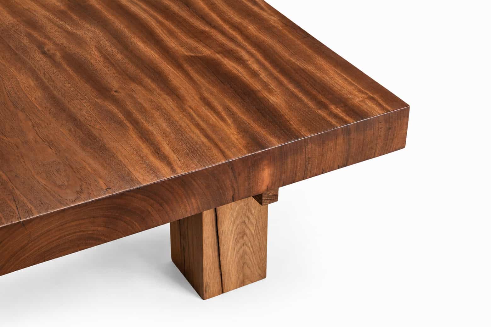 Table basse CENT-SIX en bois naturel avec finition lisse, design épuré, idéale pour salon moderne, fabriquée par Thomas Coup La Fronde.