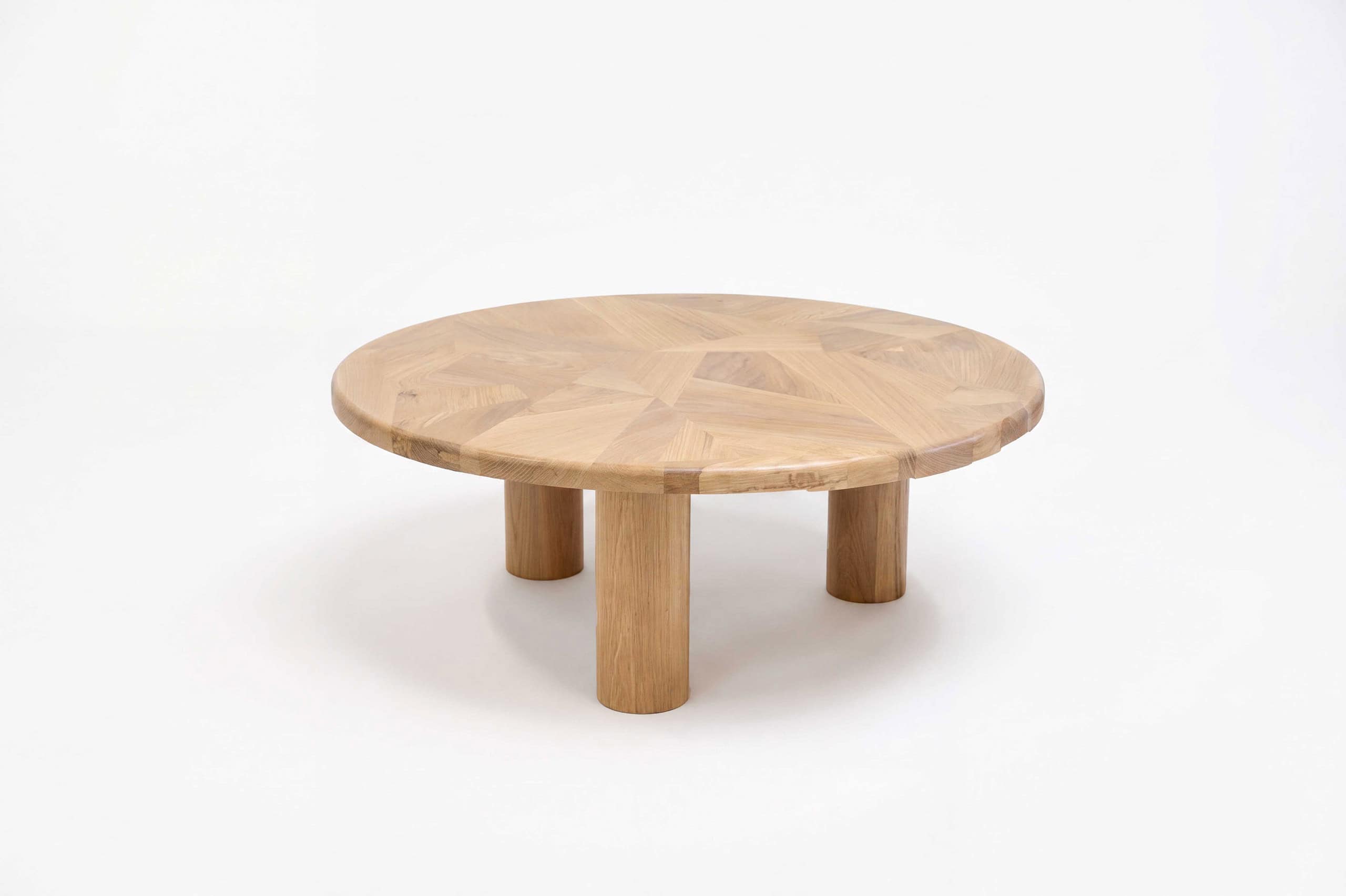 Table basse en bois naturel, design contemporain, idéale pour salon moderne, fabrication artisanale, mobilier en bois durable, décoration intérieure élégante.