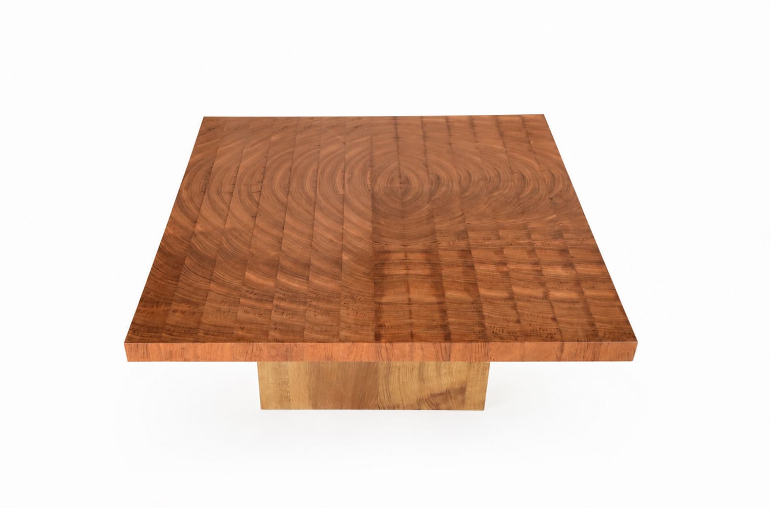 Table basse ECHO en bois massif avec finition naturelle, design moderne et épuré, idéale pour salon contemporain.