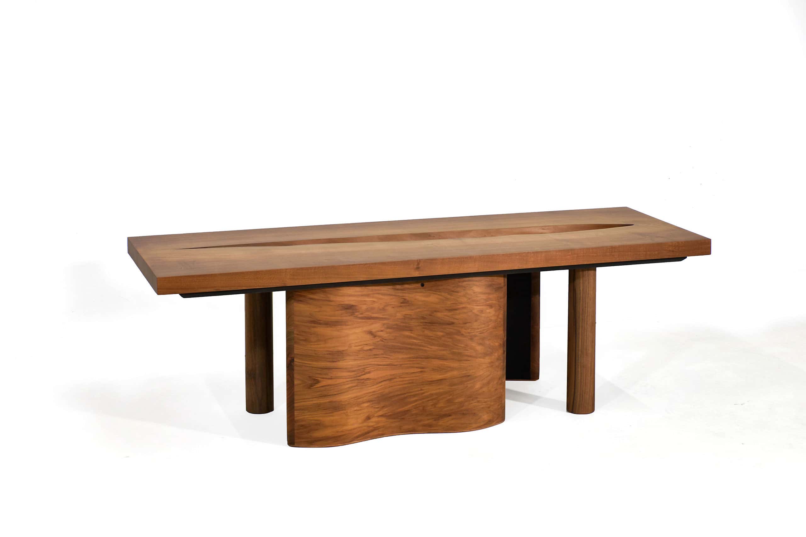 Table en bois massif avec design épuré, idéale pour décoration intérieure chaleureuse et authentique.