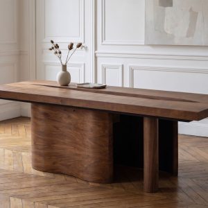 Table basse en bois de cerisier, design épuré et élégant, idéale pour un salon contemporain. Fabriquée à la main avec des matériaux de qualité, cette table offre une esthétique chaleureuse et naturell.
