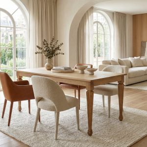 Table aux pieds anciens