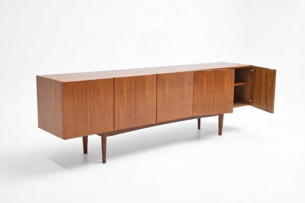 Enfilade scandinave vintage restaurée en teck, meuble de rangement élégant et fonctionnel, parfait pour un intérieur rétro ou moderne.