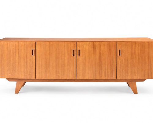 Enfilade scandinave vintage en teck avec portes coulissantes, design épuré et lignes élégantes, idéale pour un intérieur rétro ou contemporain.