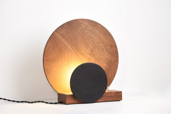 Thomas-Coup-la-fronde-lampe-Eclipse-2-noyer-03