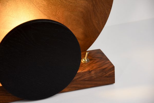 Thomas-Coup-la-fronde-lampe-Eclipse-2-noyer-05