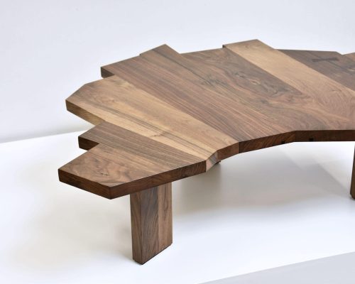 Thomas Coup la fronde - meuble bois table basse raw noyer