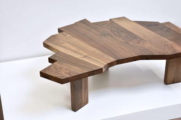 Thomas Coup la fronde - meuble bois table basse raw noyer