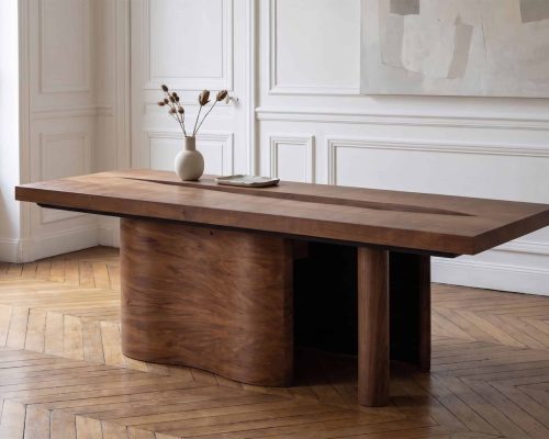 Table basse en bois de cerisier, design épuré et élégant, idéale pour un salon contemporain. Fabriquée à la main avec des matériaux de qualité, cette table offre une esthétique chaleureuse et naturell.